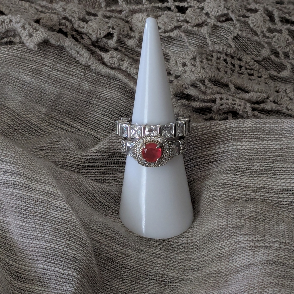 Elegant Silver and Pink/Orange Gemstone Ring